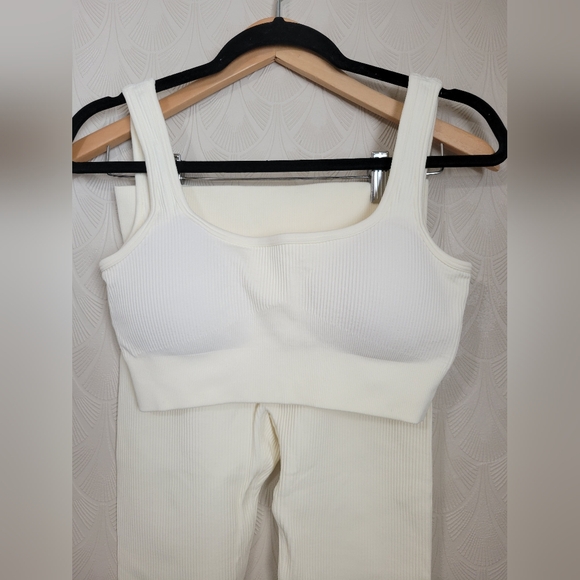 Women’s Active Comfort 2 piece Nylon Set Sports Bra and Leggings Medium New NWOT - Picture 2 of 6